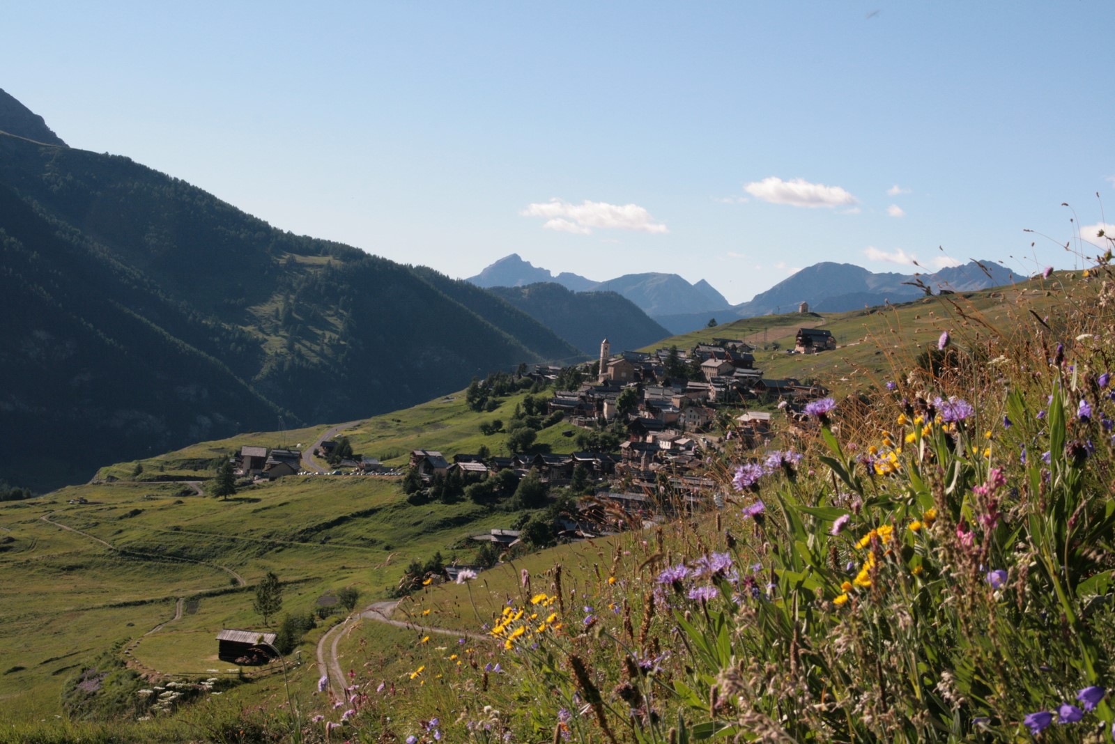 Saint-Véran, station d'été et d'hiver dans le Queyras